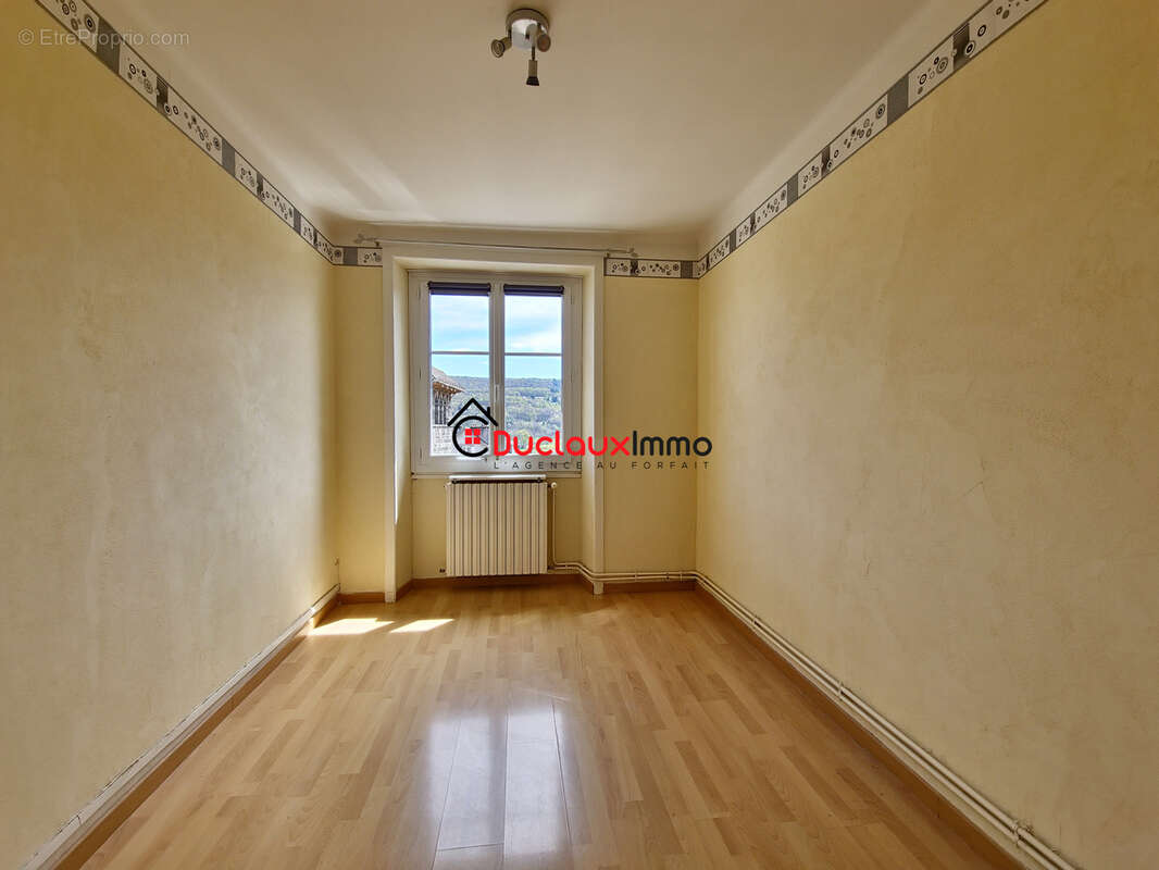 Appartement à POLMINHAC