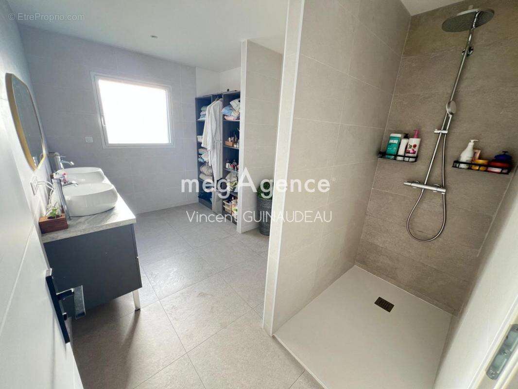 Maison à SAINT-MACAIRE-EN-MAUGES