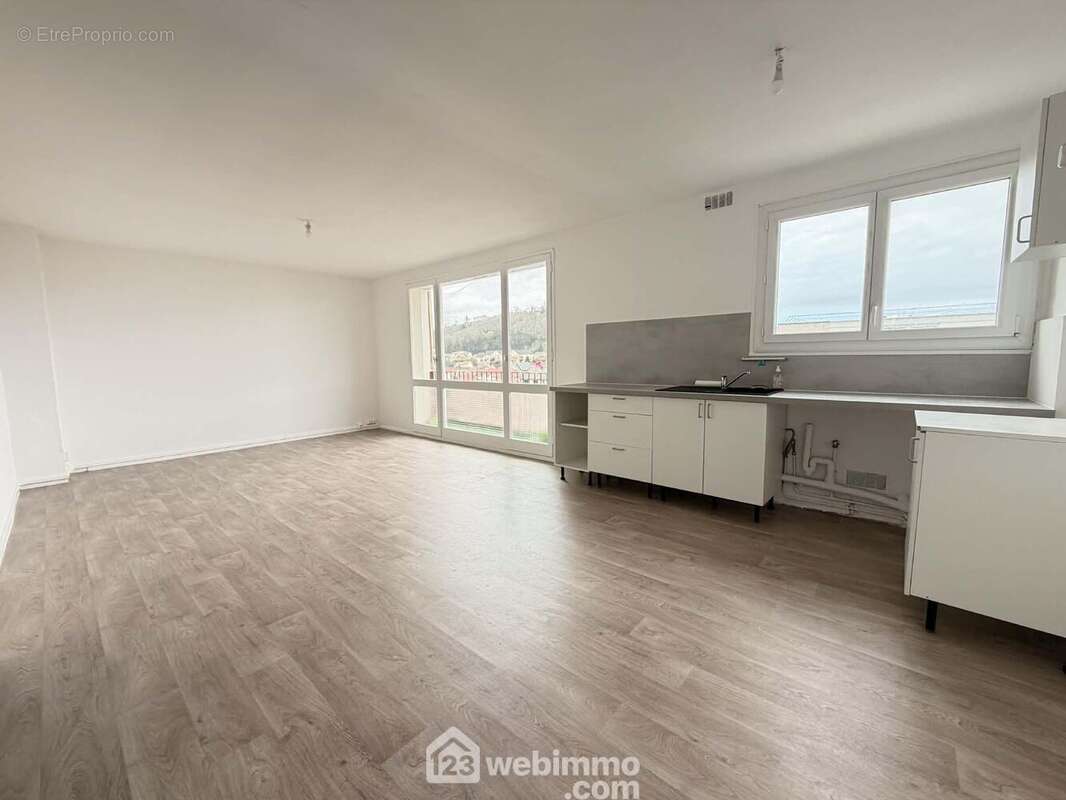 Le séjour est ouvert sur ... - Appartement à LAON