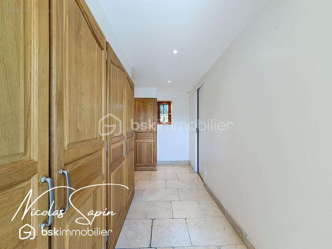 Maison de 160m2 avec 5 chambres plus bureau - photo 7