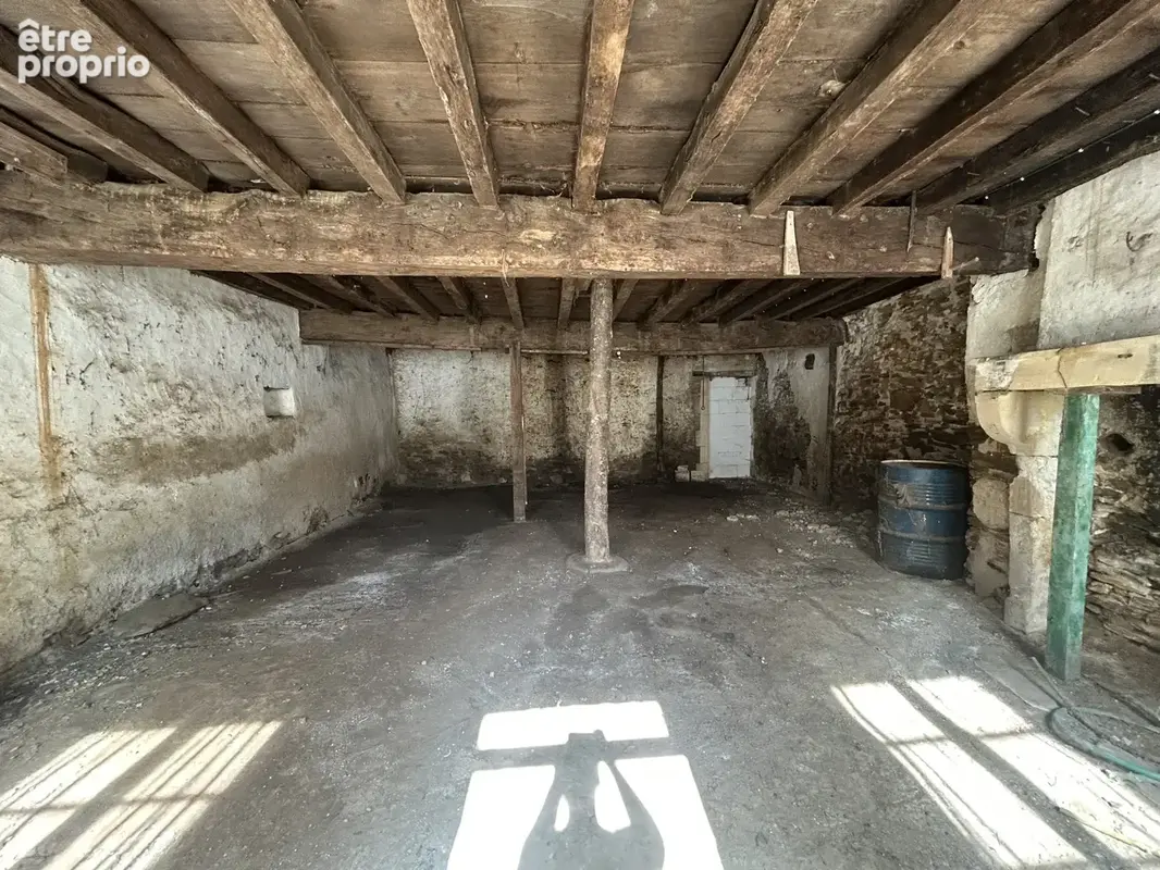 Ensemble immobilier avec maison d'habitation - 3 granges - 2 maisons a renover - photo 8