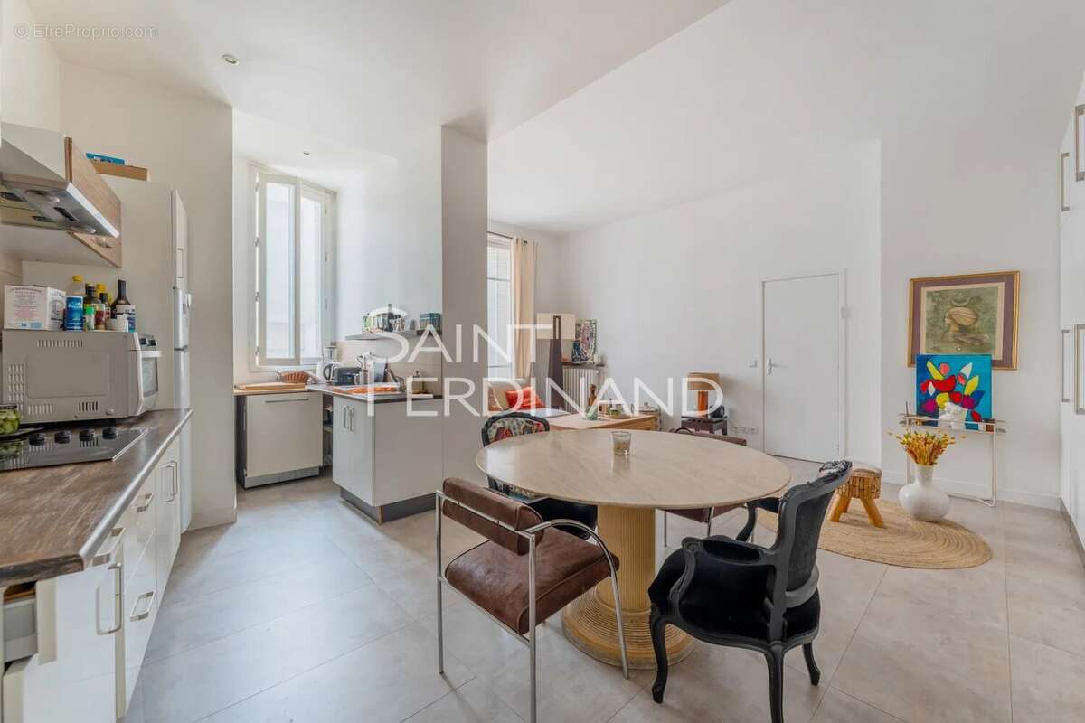 Appartement à PARIS-17E