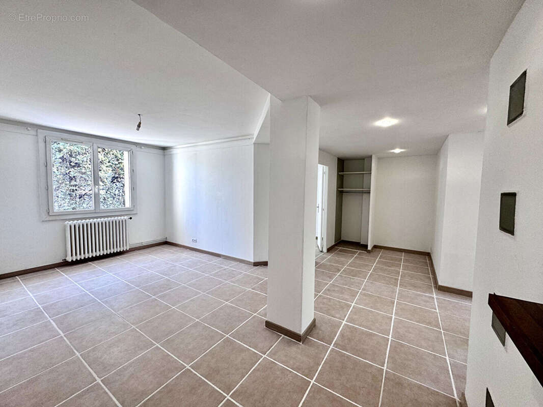 APPARTEMENT 65 M2 avec balcon  et cave à Sète - photo 2