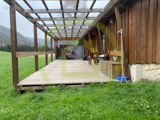 Commerce à SAINT-PIERRE-DE-CHARTREUSE