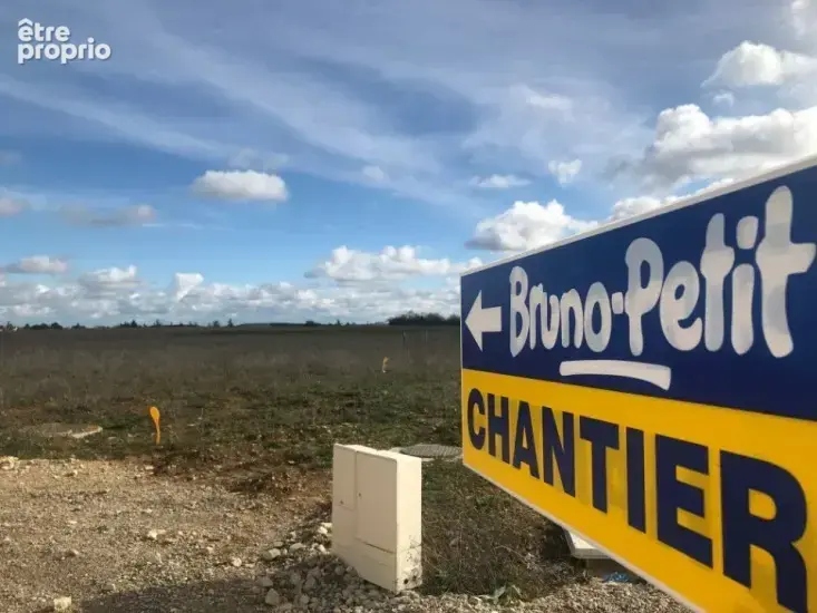 Terrain à AVORD
