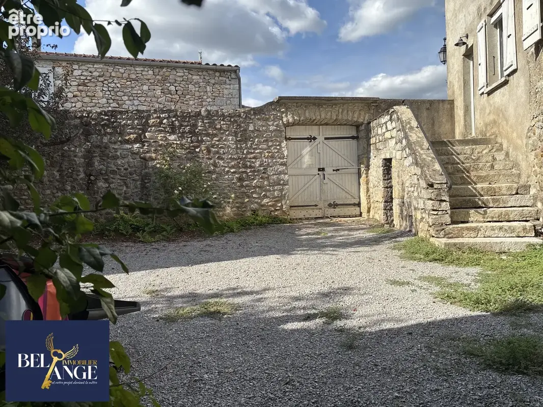 Maison en pierre pleine de charme avec cour intérieure et terrain - photo 2