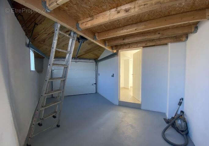 Maison à SAINT-LAURENT-DE-LA-PREE