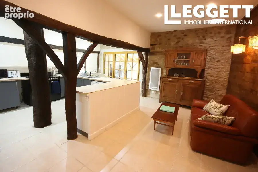 Superbe propriété de village, 4 chambres, 2 salles de bains, grange, jardin et proche des lacs de loisirs - photo 4