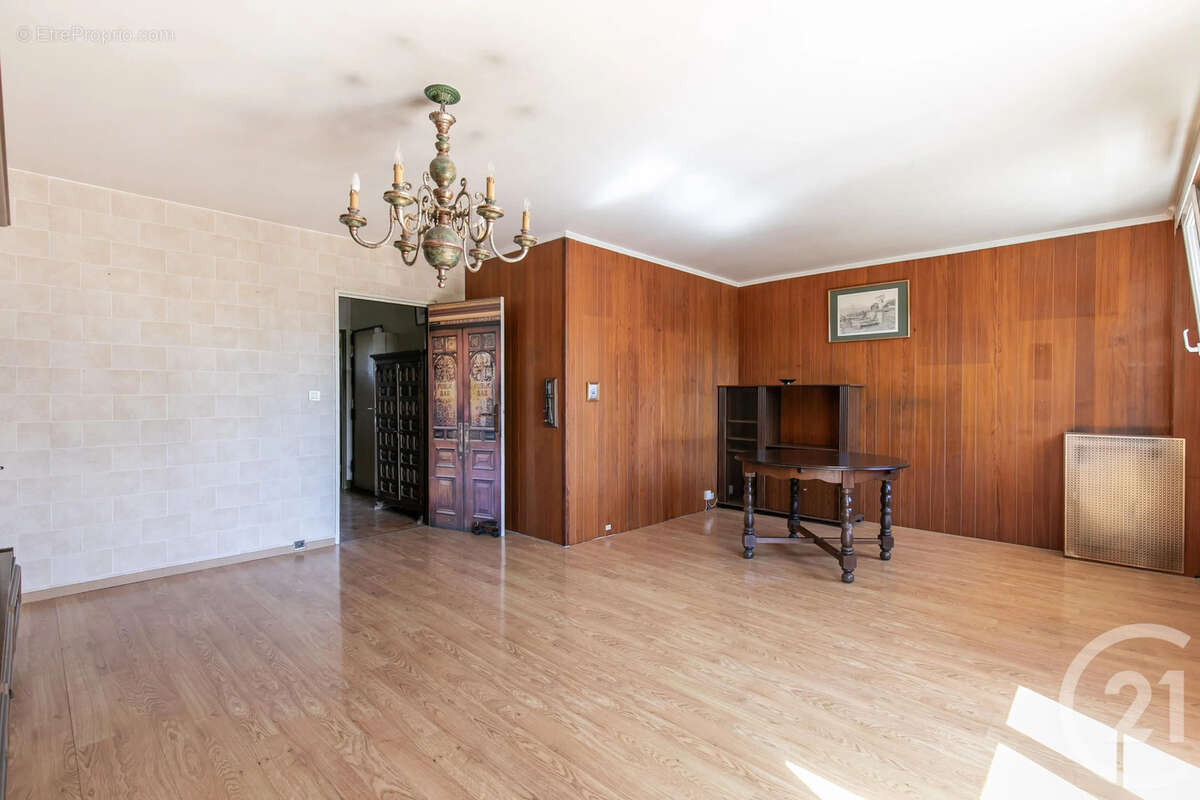 Appartement à SAINT-MAUR-DES-FOSSES