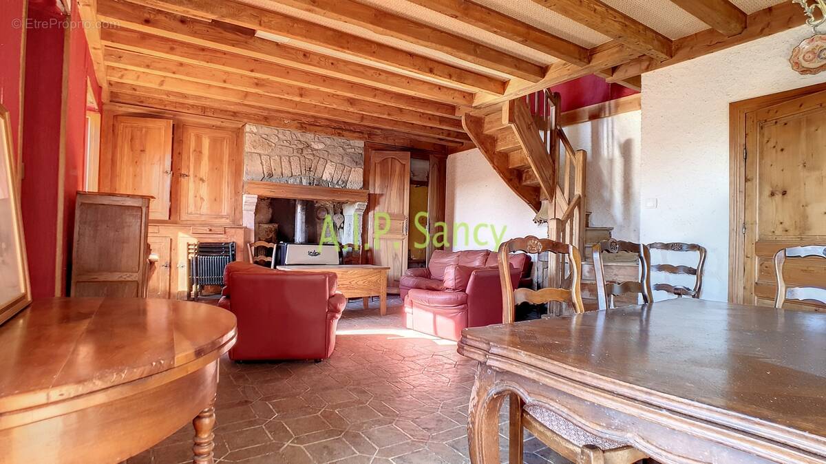 Maison à CHAMBON-SUR-LAC