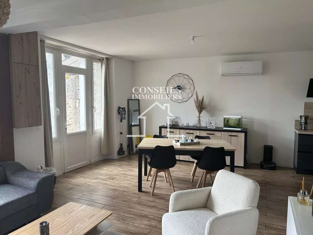 Maison à VILLENEUVE-SUR-YONNE