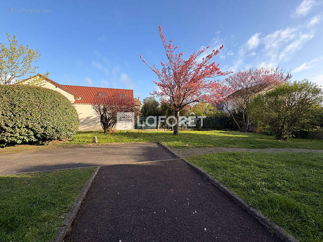 Appartement à LES MUREAUX