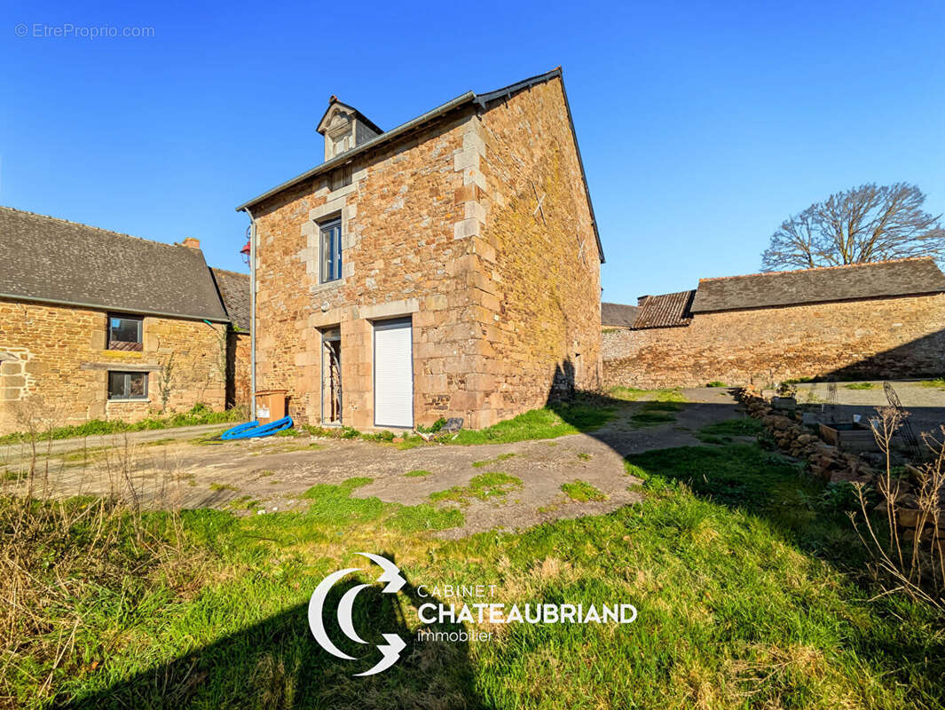 Maison à COMBOURG