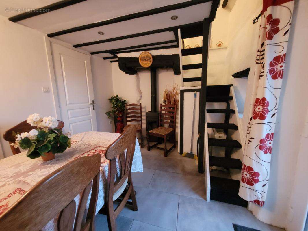 Charmante propriété en pierre avec deux maisons, dépendances - photo 20