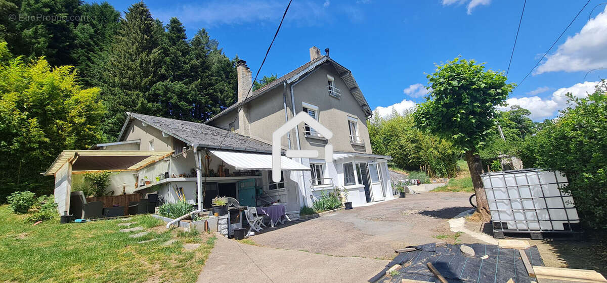 Maison à EYMOUTIERS