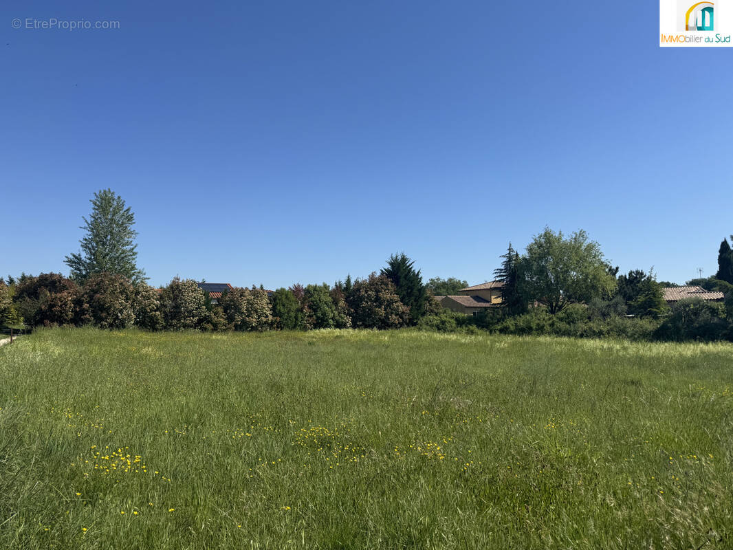 Terrain à LEZAN