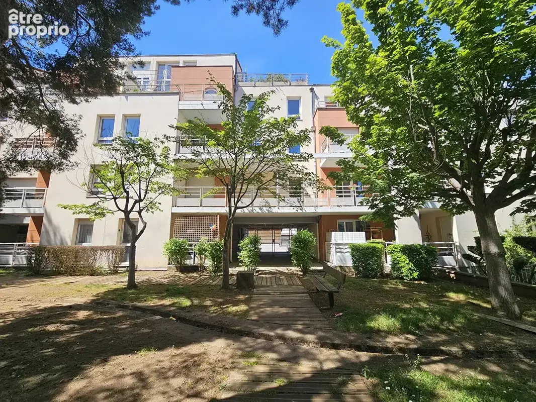Duplex - 3 terrasses - garage - plateau central - photo 3