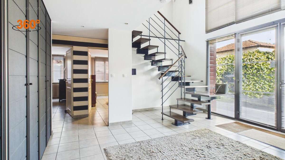 Maison 213 m² à Artigues-Pres-Bordeaux  - photo 6