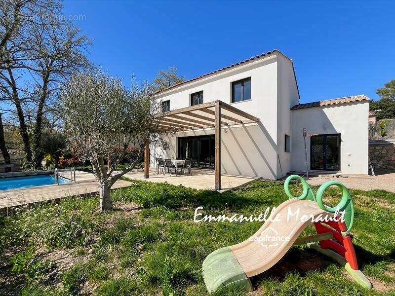 Maison à BAGNOLS-EN-FORET