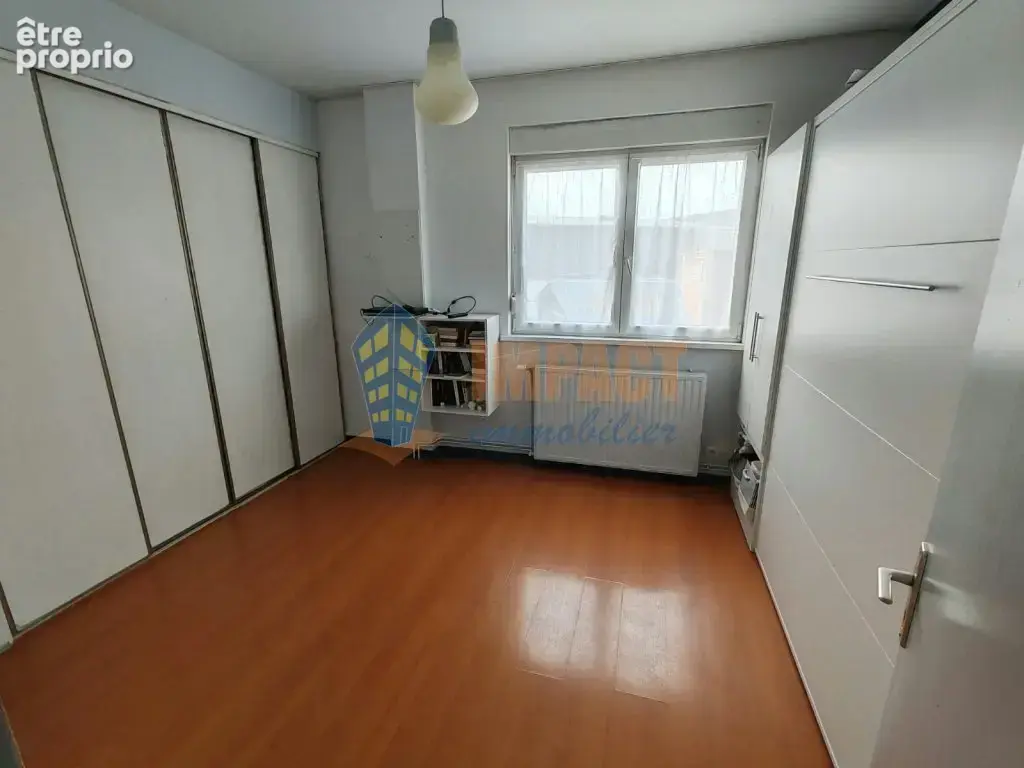 Maison en centre ville aux beaux volumes, en parfait état, 3 chambres, salle de bain et salle d'eau, terrasse - photo 8
