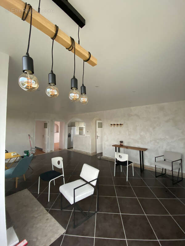 Appartement à VEAUCHE