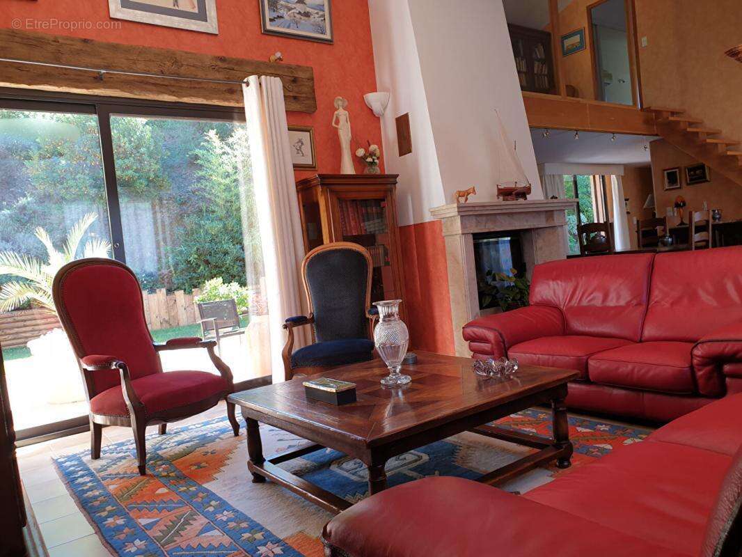 Un ensemble regroupant une maison d'architecte indépendante  avec grand garage, local professionnel et un locatif à Amélie les B - photo 2
