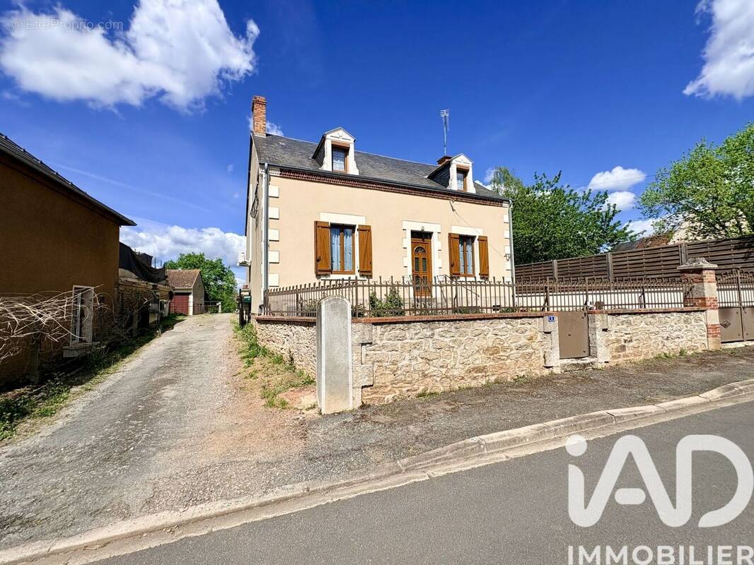 Photo 1 - Maison à URCIERS