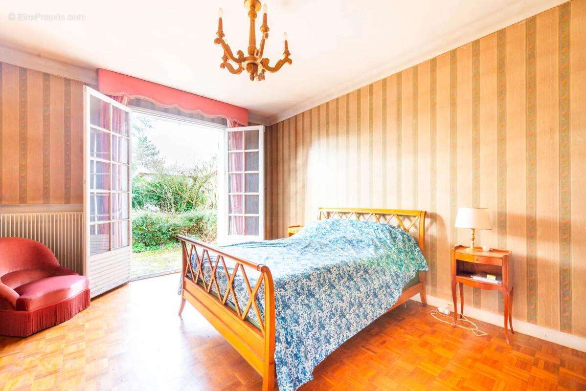 Maison à L'HAY-LES-ROSES