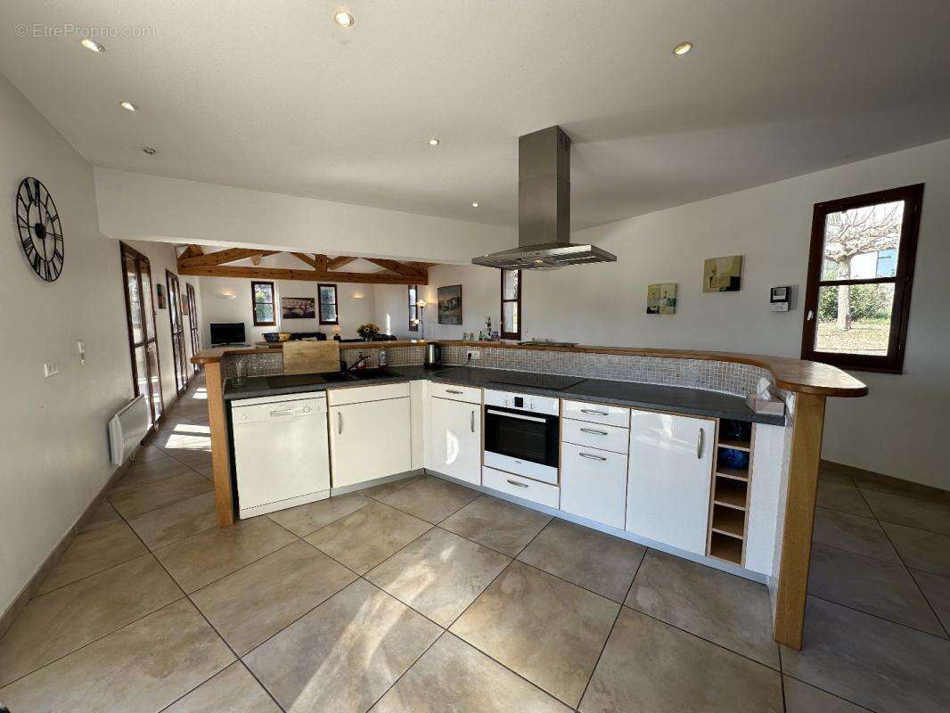 Maison à MONTOULIERS