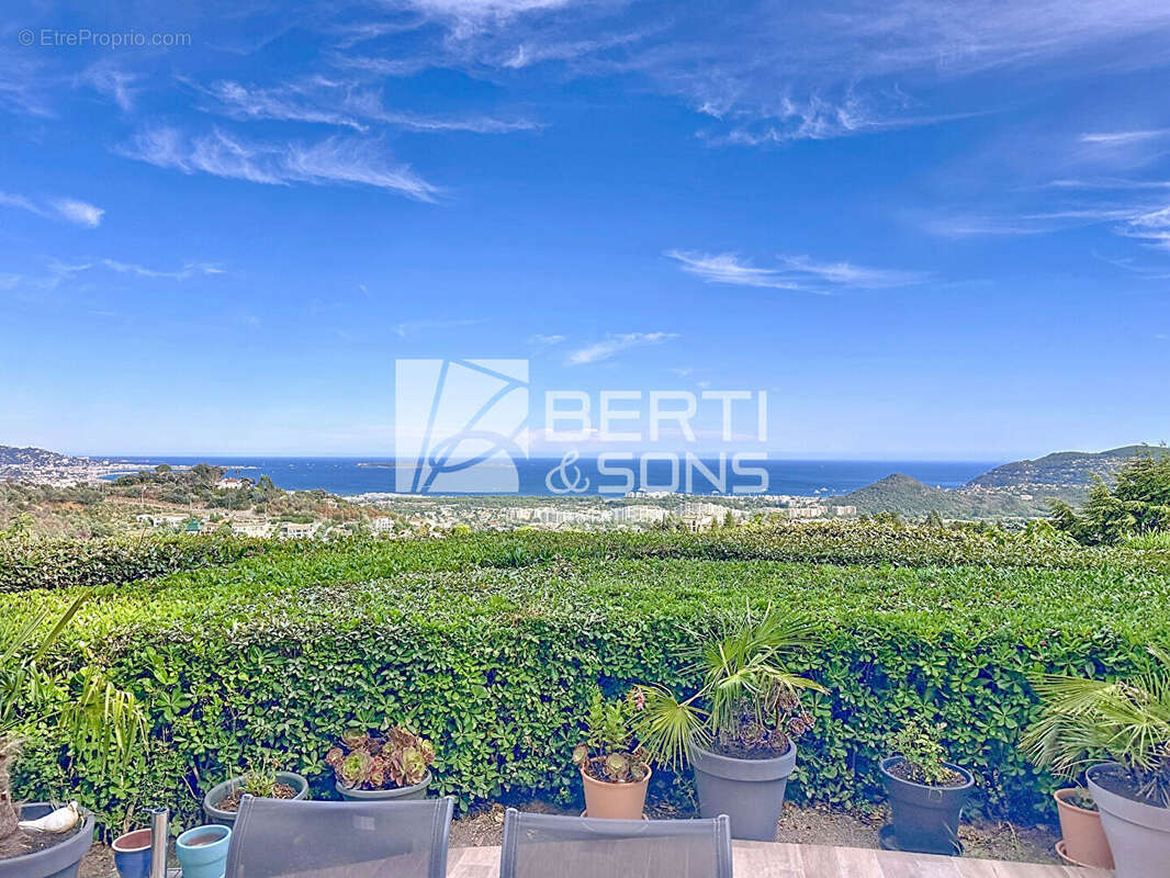 Appartement à MANDELIEU-LA-NAPOULE