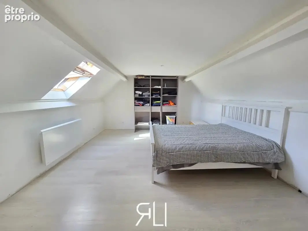 Grande maison, beaux volumes, charme de l'ancien - photo 12
