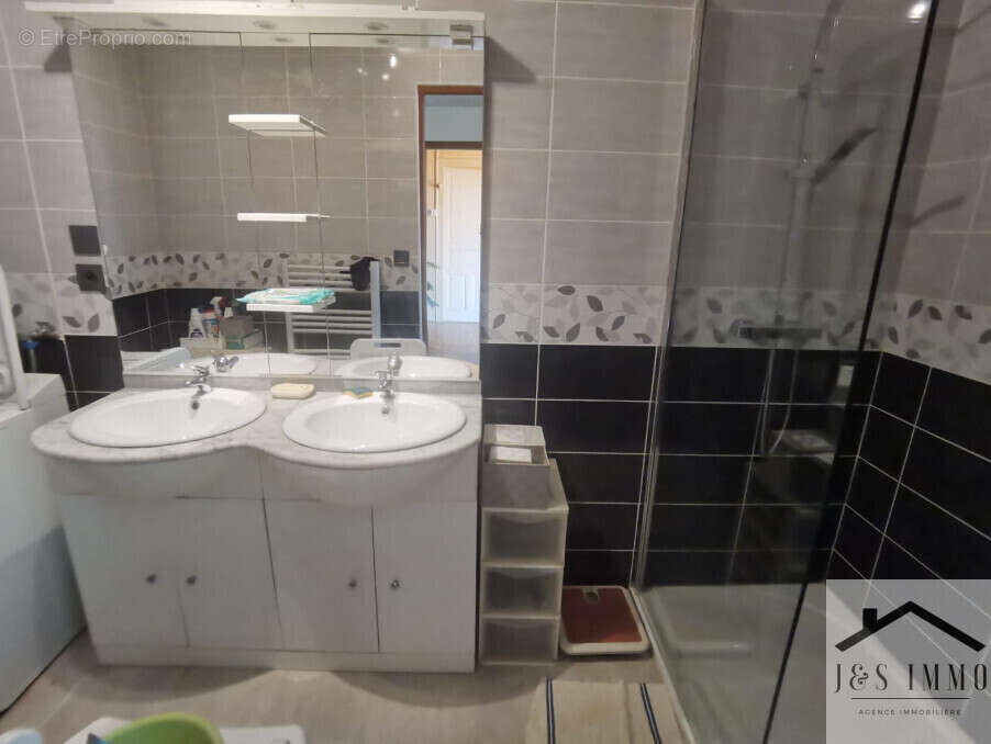 Maison à CHASSENEUIL-SUR-BONNIEURE