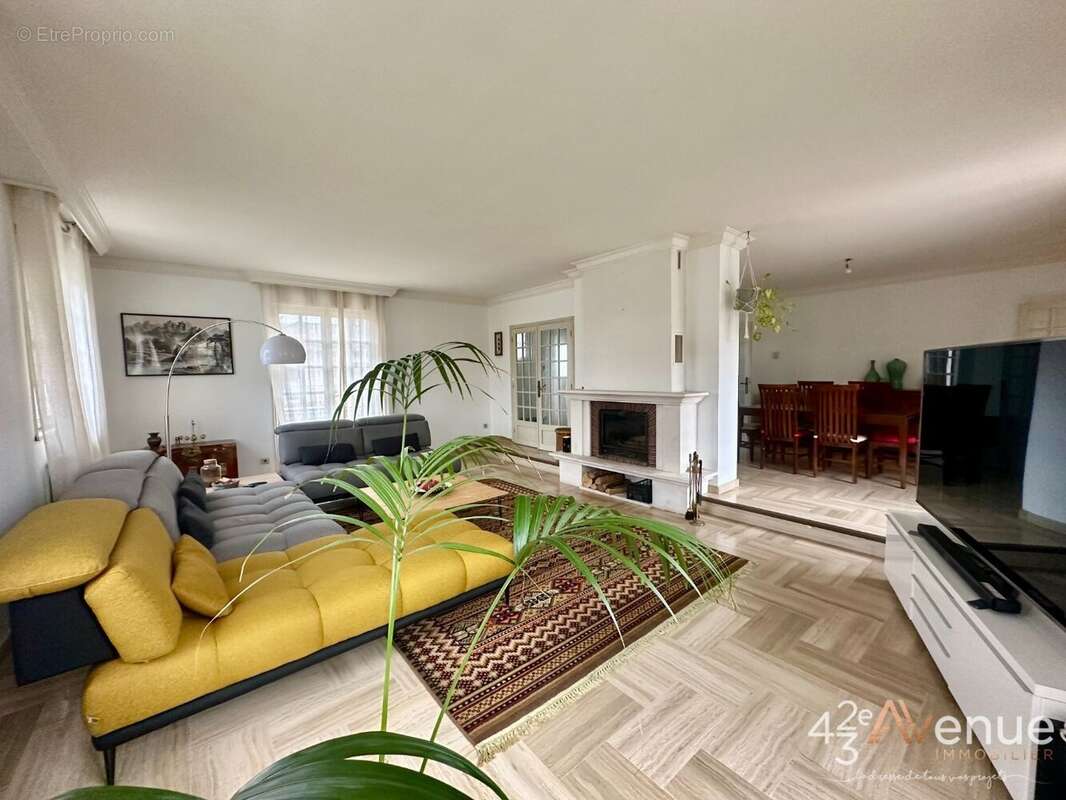 Maison à SAINT-PRIEST-EN-JAREZ