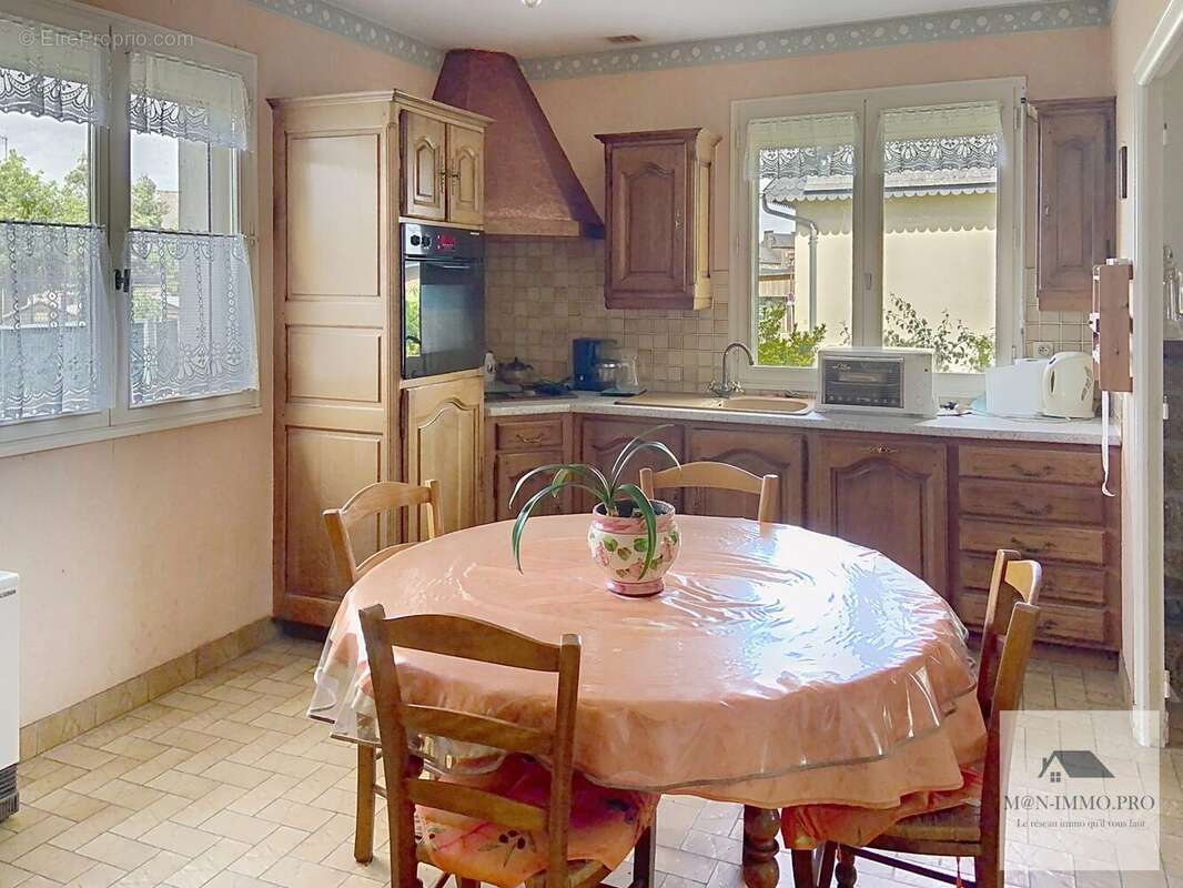 Maison à MONTOURS