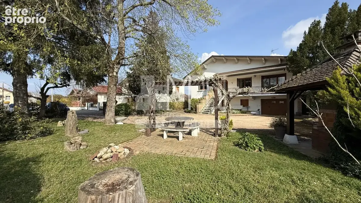Maison à PERONNAS