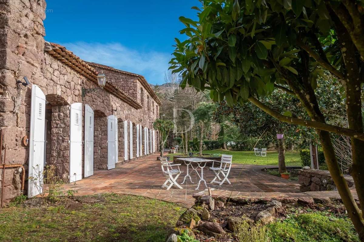 Maison à PUGET-THENIERS