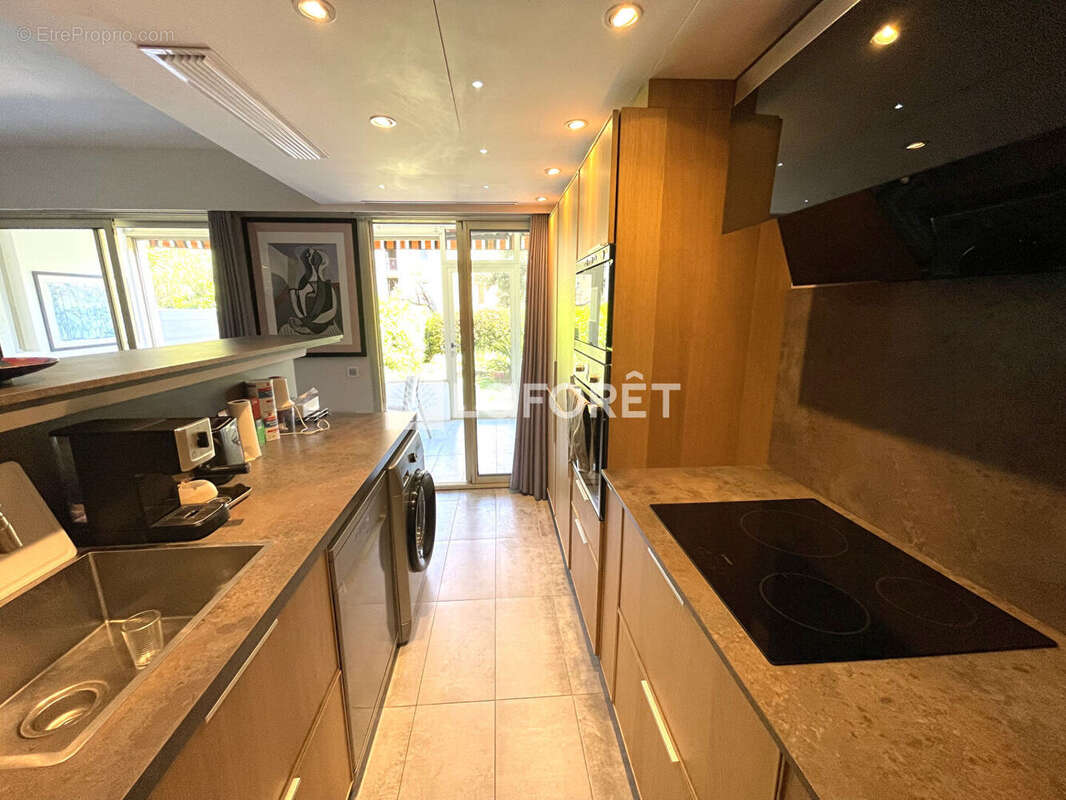 Appartement à SAINT-LAURENT-DU-VAR