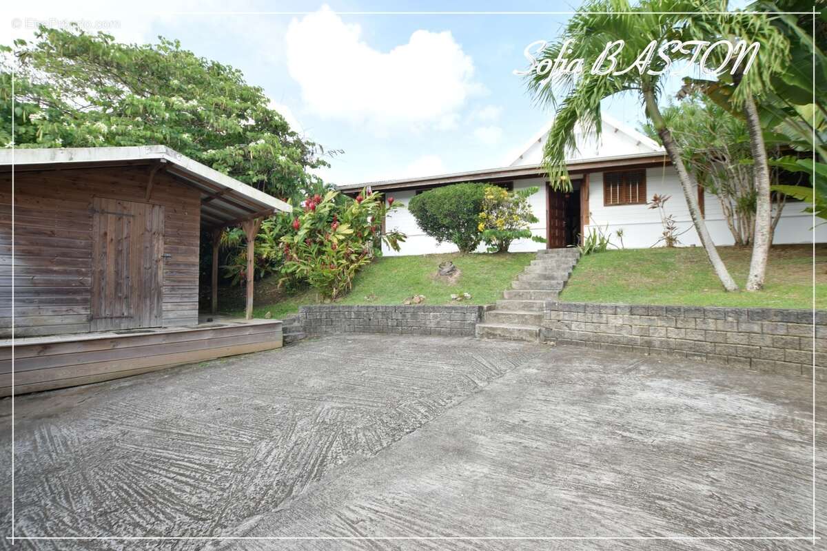 LES TROIS ILETS VILLA P6 bis -165 m² Hab / - Terrain de 986 m² - Piscine - Plain pied - A Vendre Martinique (972) - photo 21