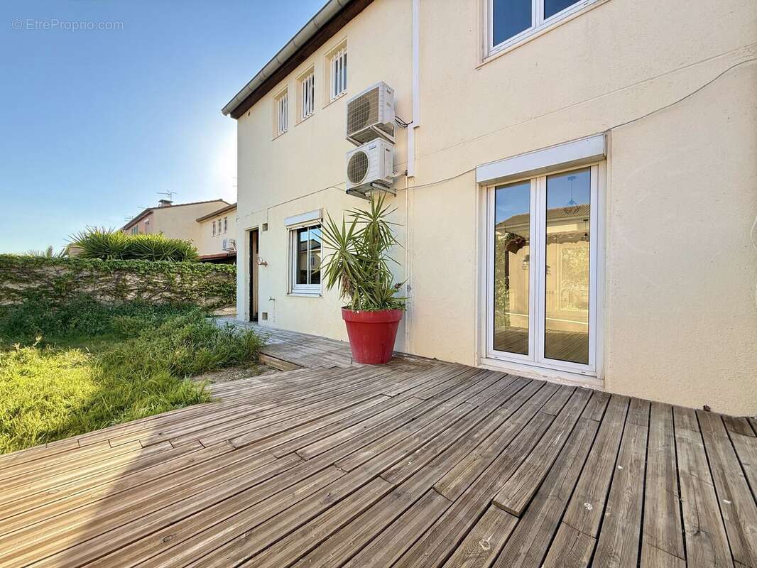 Maison à SAINT-ESTEVE