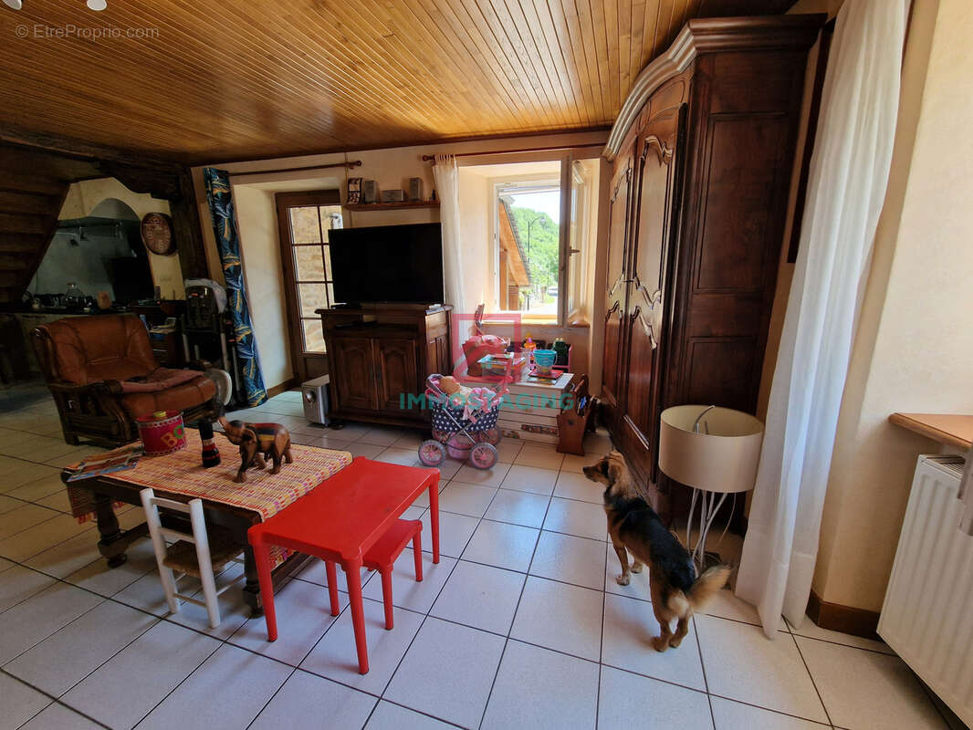 Maison à LAVAL-ROQUECEZIERE