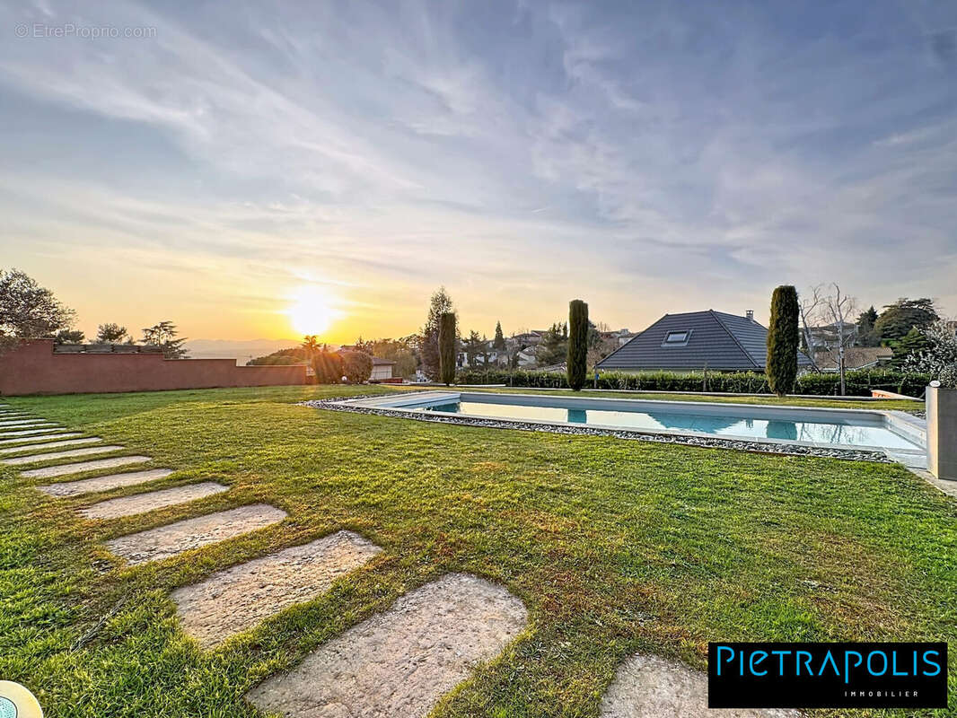 Maison à SAINT-GENIS-LAVAL