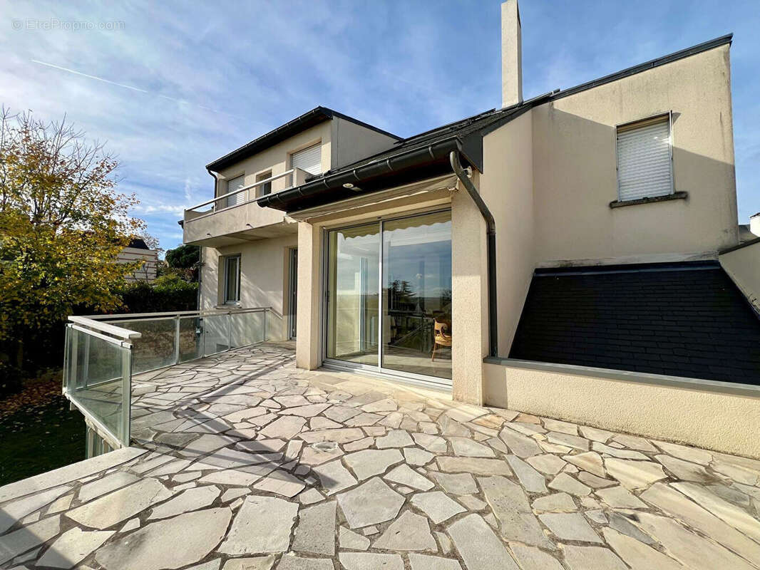 Maison à LE MESNIL-LE-ROI