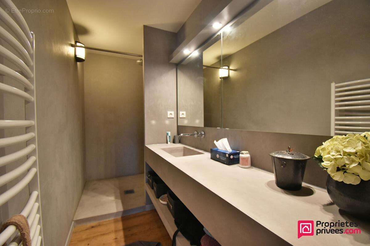 Maison à SAINT-MACAIRE-EN-MAUGES