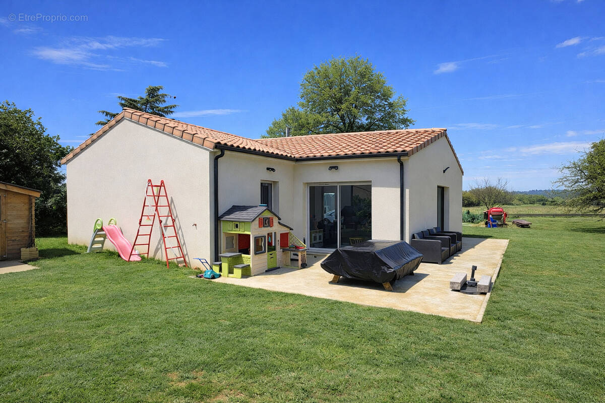 Maison à DONZAC