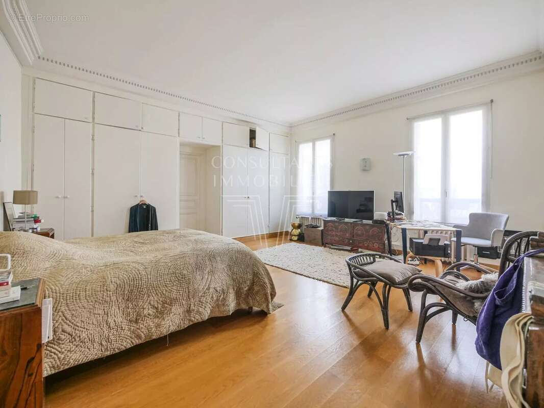 Appartement à PARIS-8E
