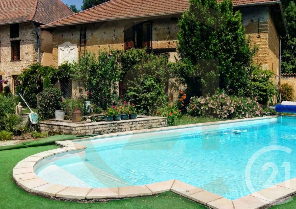 Maison à MAUBEC