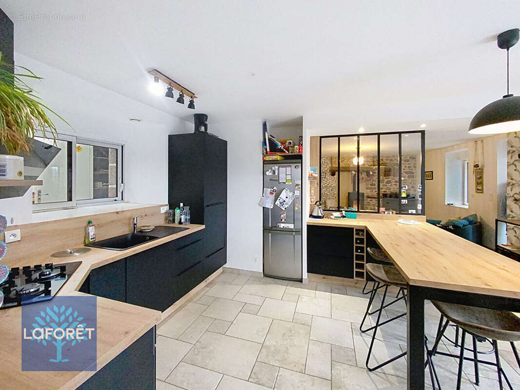 Maison à SAINT-CHRISTOPHE-DES-BOIS