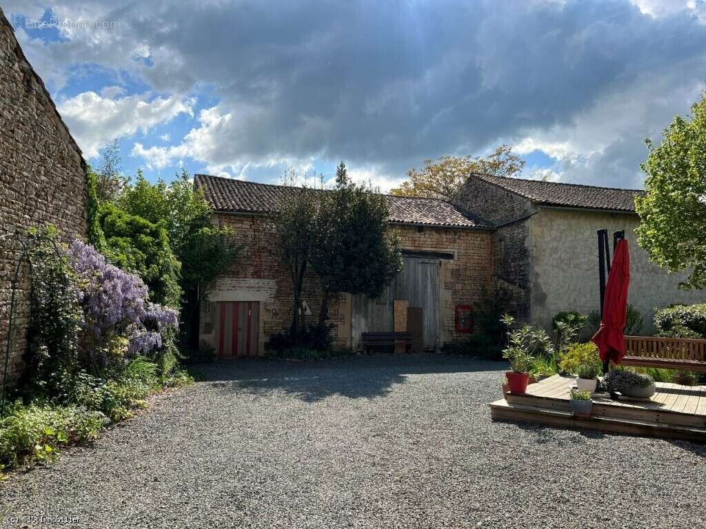 Maison à SAUZE-VAUSSAIS