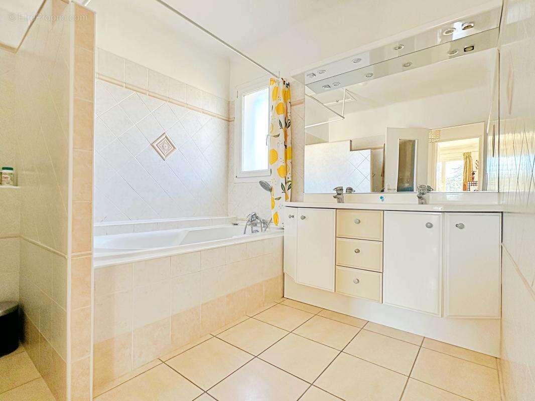 Maison 163 m² à Villeneuve-Les-Avignon  - photo 10