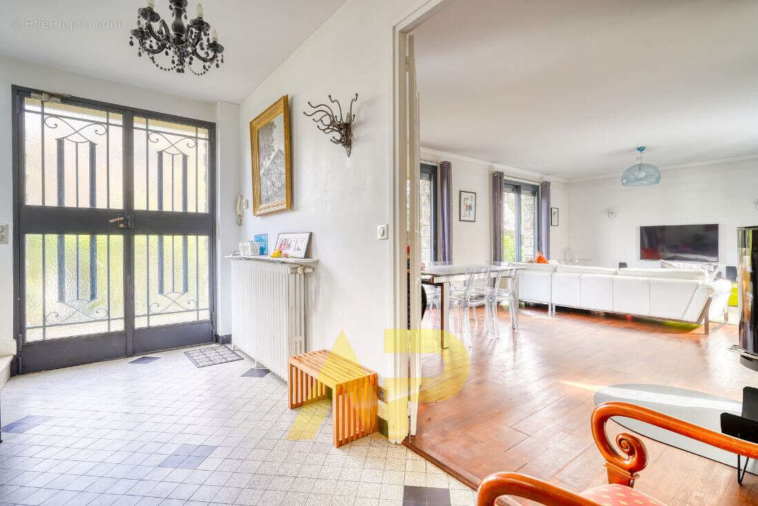 Maison à VERRIERES-LE-BUISSON